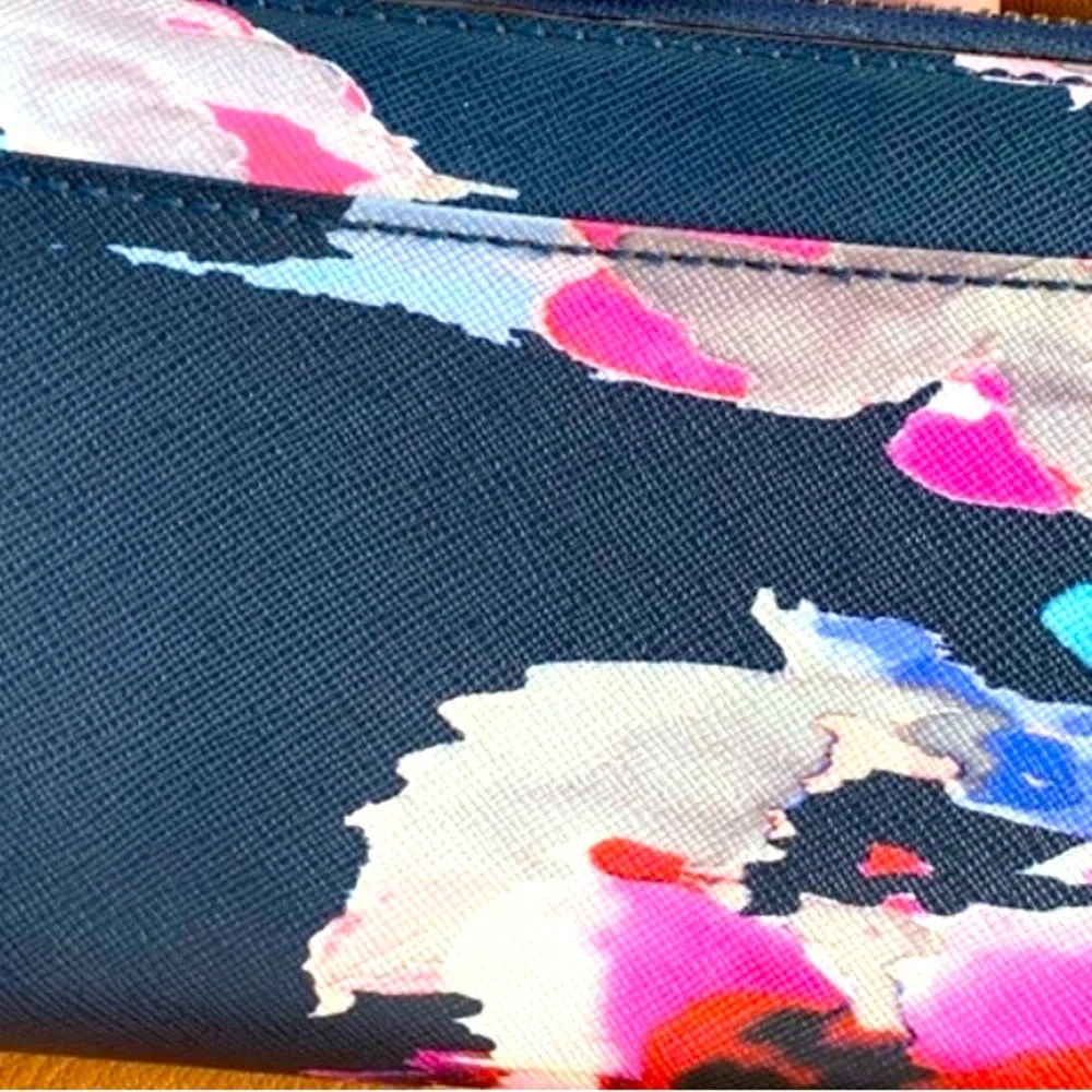 Kate Spade Laurel Way Blurry Floral Wallet EUC
